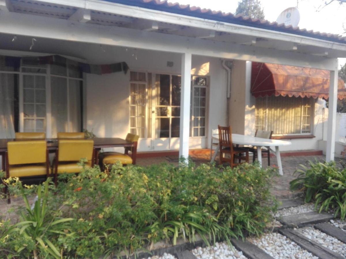 Fourways Guest Lodge โจฮันเนสเบิร์ก ภายนอก รูปภาพ