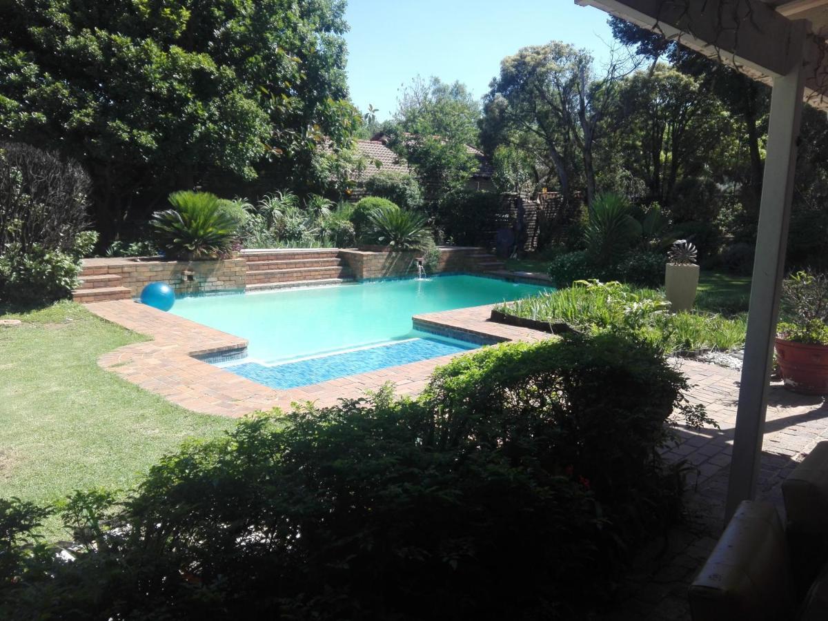Fourways Guest Lodge โจฮันเนสเบิร์ก ภายนอก รูปภาพ