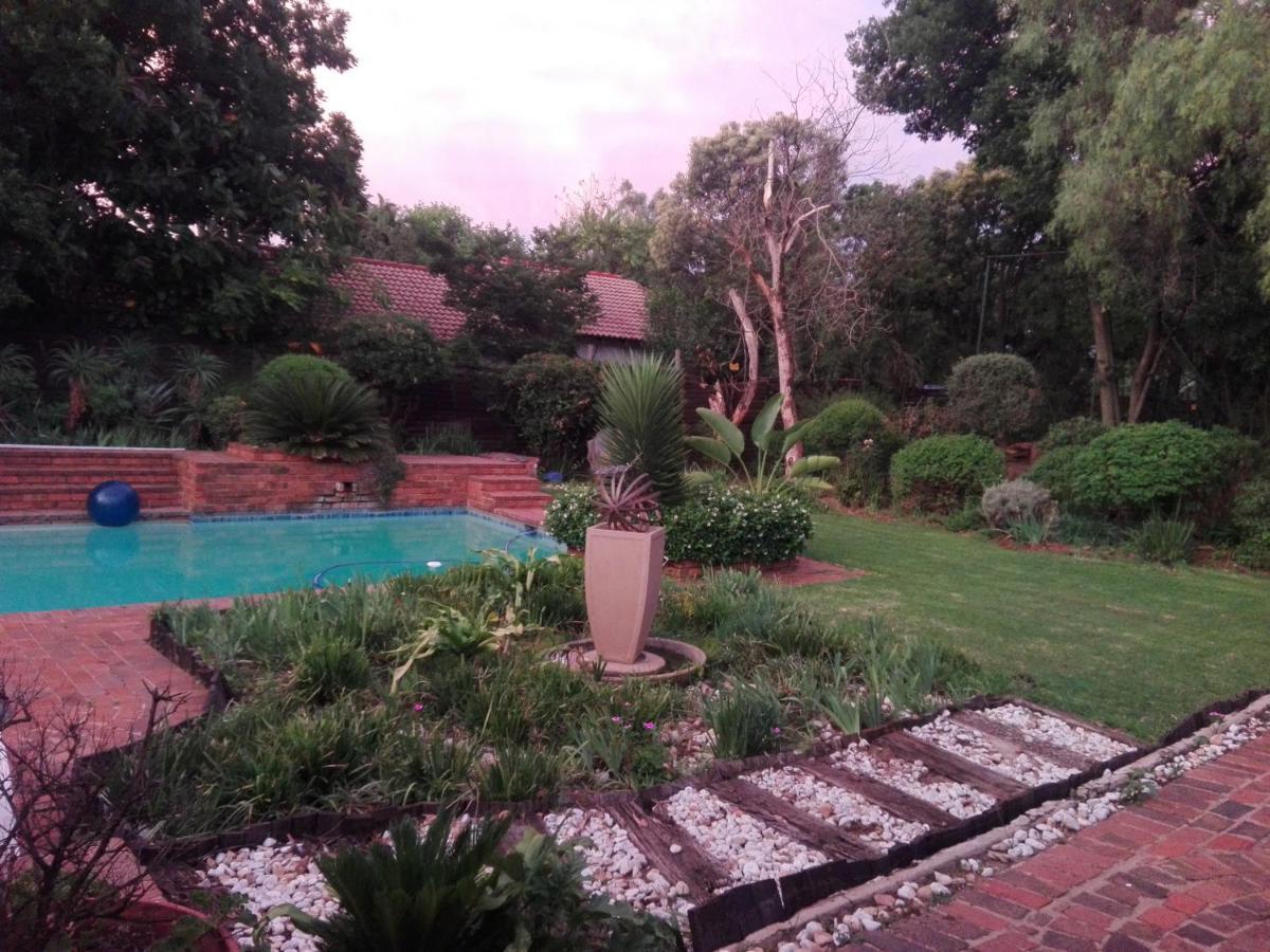 Fourways Guest Lodge โจฮันเนสเบิร์ก ภายนอก รูปภาพ